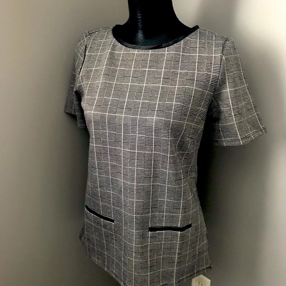 New! Le Chateau Check Print Jacquard Knit Top - Picture 2 of 6